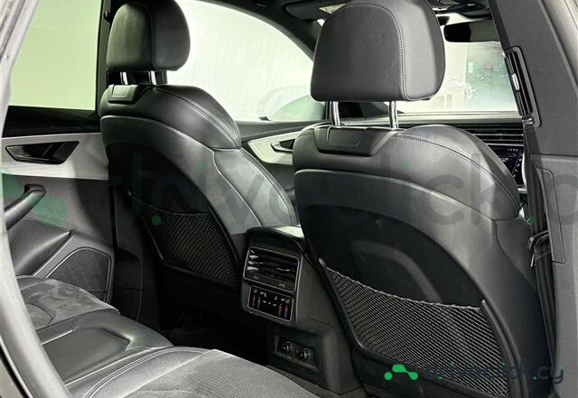 Audi Q8 Black