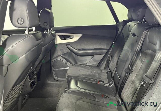 Audi Q8 Black