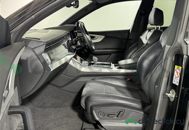 Audi Q8 Black