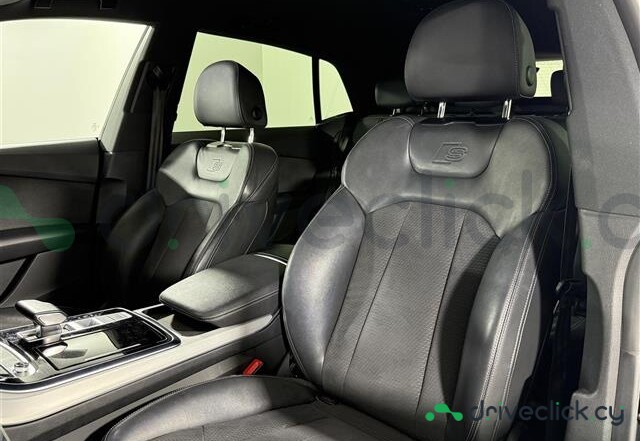 Audi Q8 Black