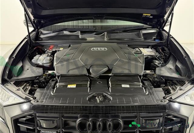Audi Q8 Black