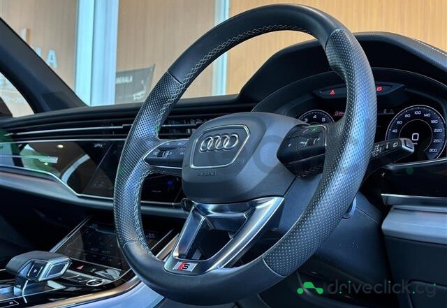Audi Q7 Grey