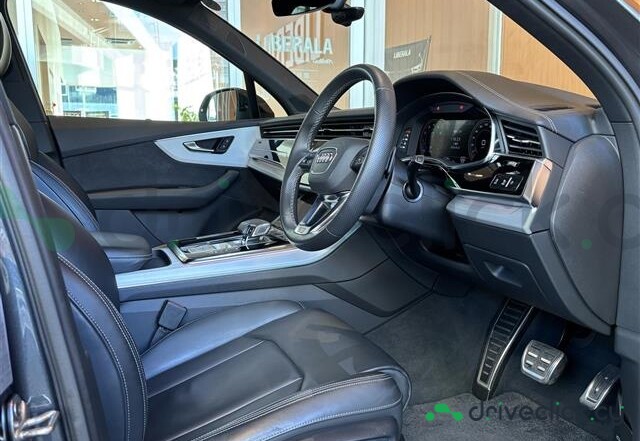 Audi Q7 Grey