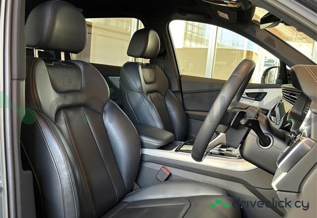 Audi Q7 Grey