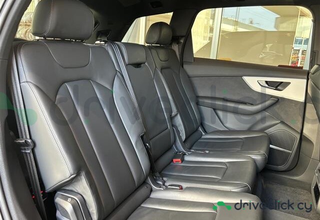 Audi Q7 Grey