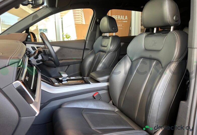 Audi Q7 Grey