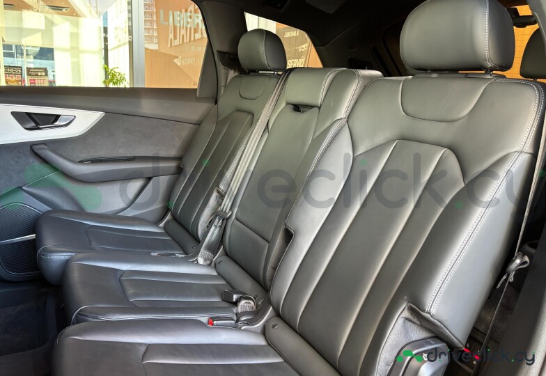 Audi Q7 Grey