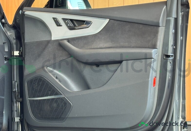 Audi Q7 Grey