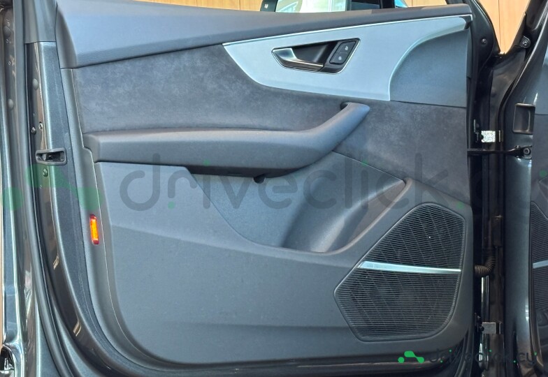 Audi Q7 Grey
