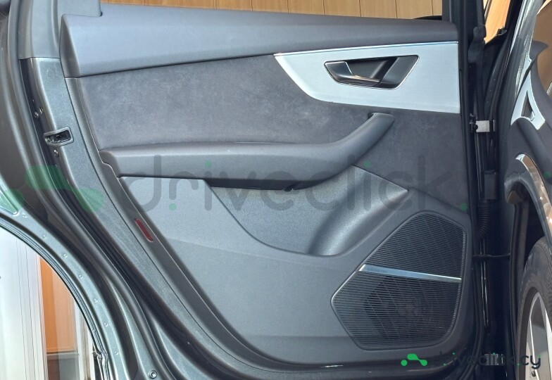 Audi Q7 Grey