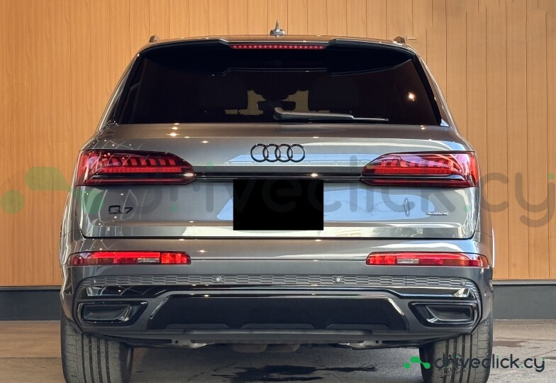 Audi Q7 Grey