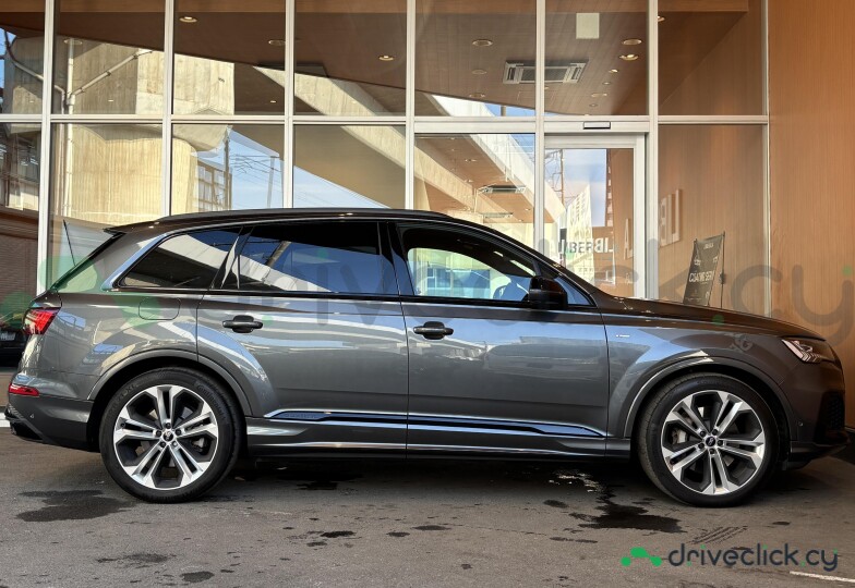 Audi Q7 Grey