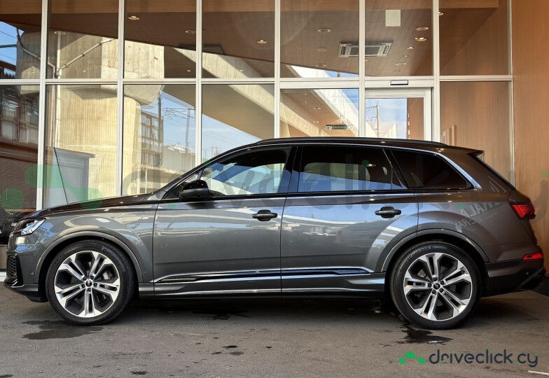Audi Q7 Grey