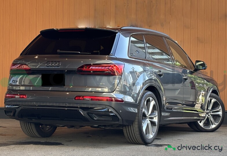 Audi Q7 Grey