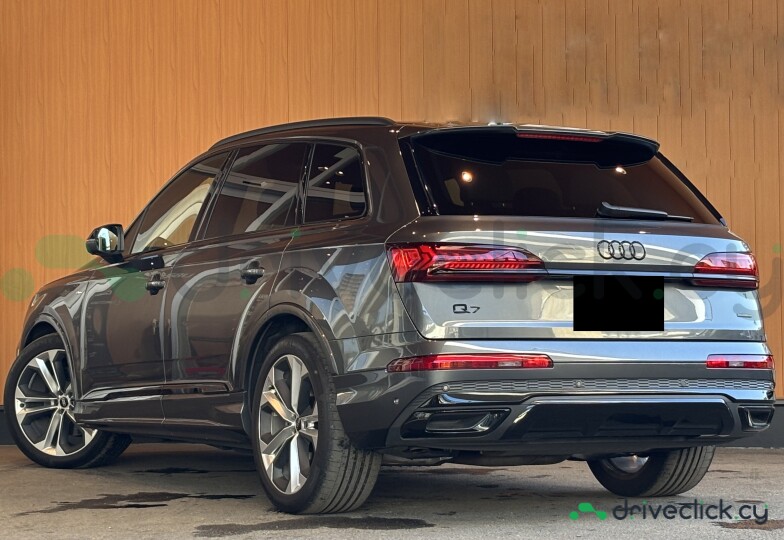 Audi Q7 Grey