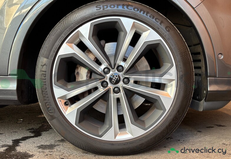 Audi Q7 Grey