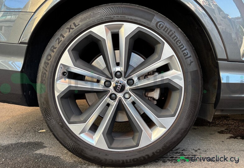 Audi Q7 Grey