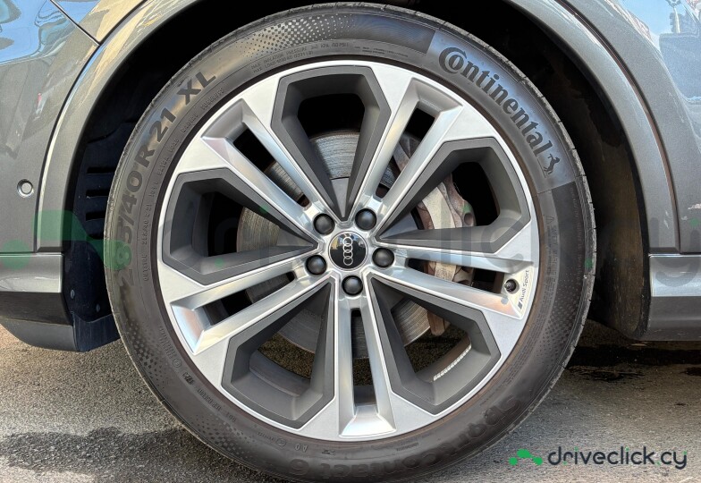 Audi Q7 Grey