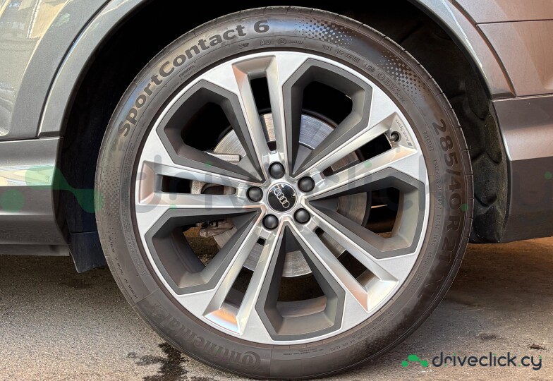 Audi Q7 Grey