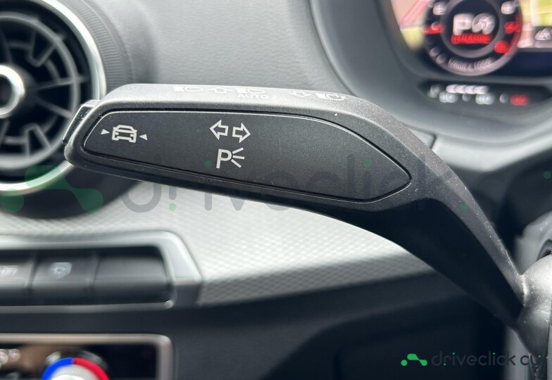 Audi Q2 Синий