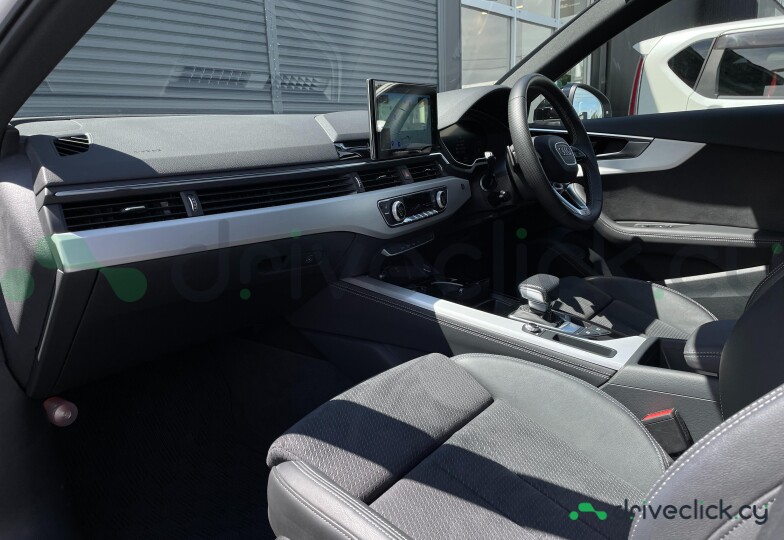 Audi A4 Белый