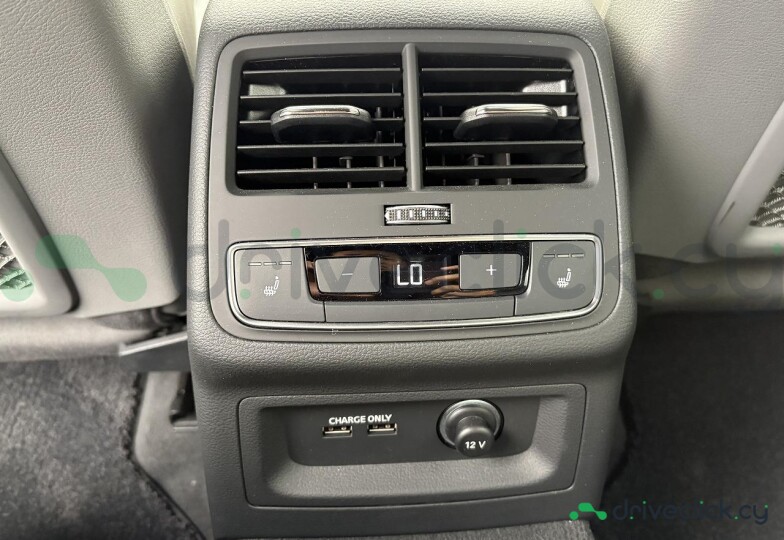 Audi A4 Белый