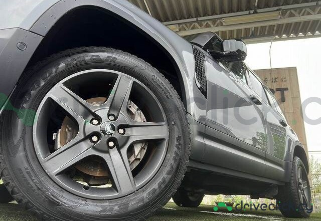 Land Rover Defender Grey