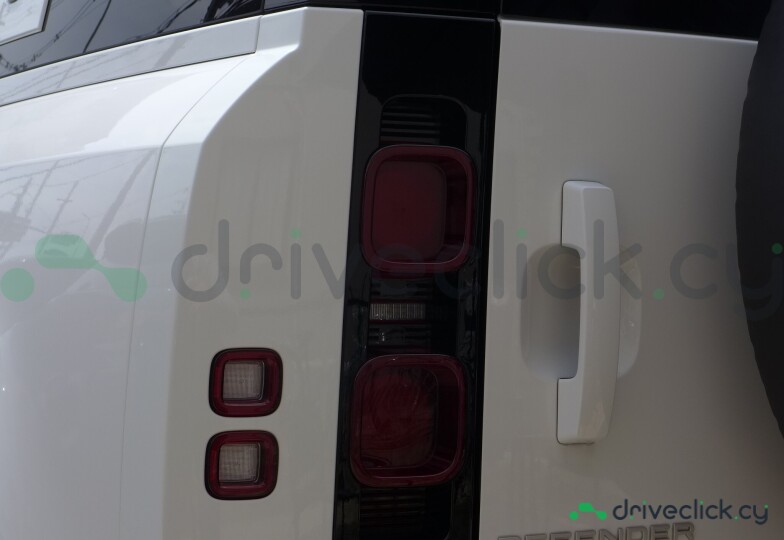 Land Rover Defender Белый