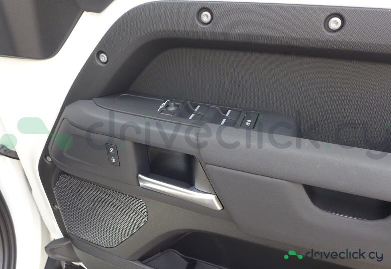 Land Rover Defender Белый