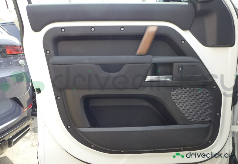Land Rover Defender Белый