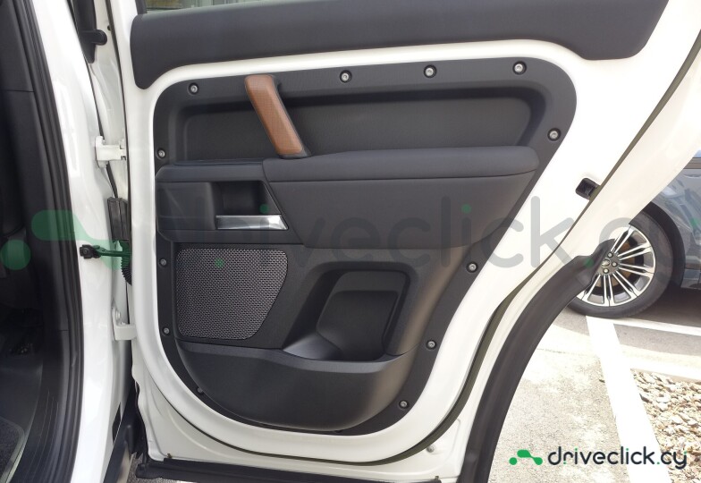 Land Rover Defender Белый