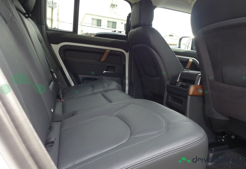 Land Rover Defender Белый