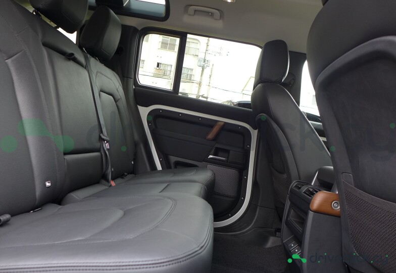 Land Rover Defender Белый