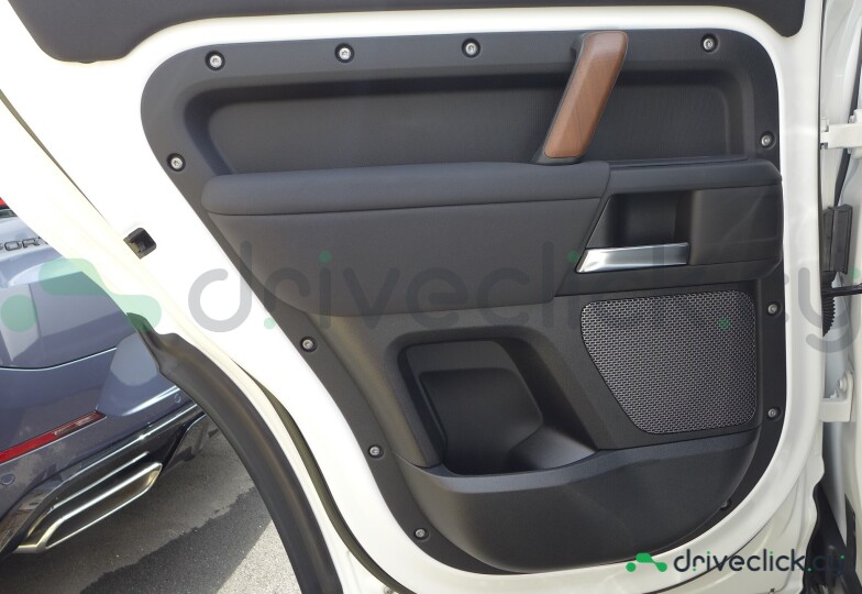 Land Rover Defender Белый