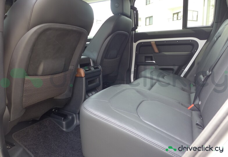 Land Rover Defender Белый