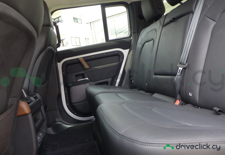 Land Rover Defender Белый