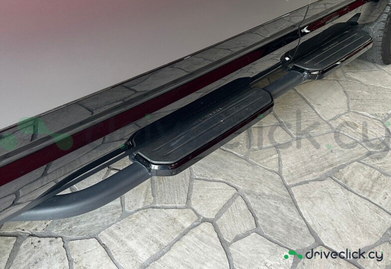 Land Rover Defender Серый