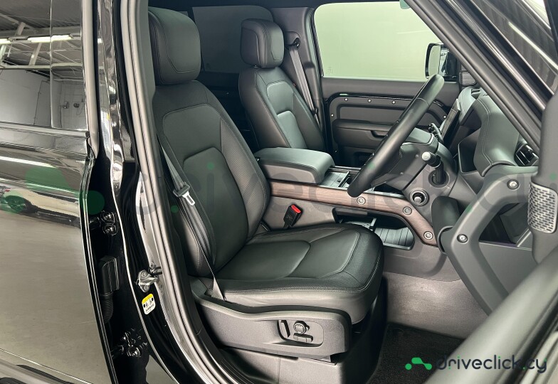 Land Rover Defender Черный