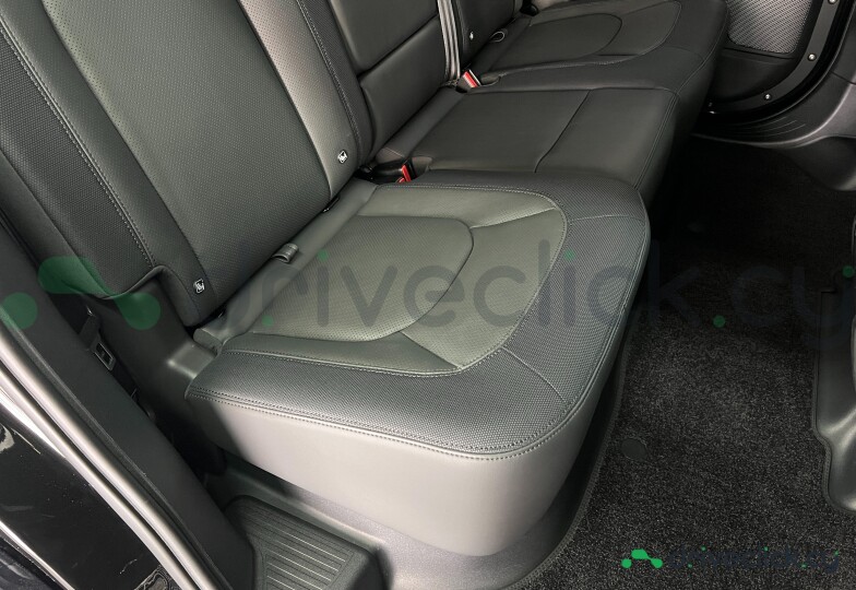Land Rover Defender Черный