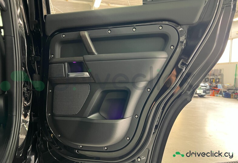 Land Rover Defender Черный