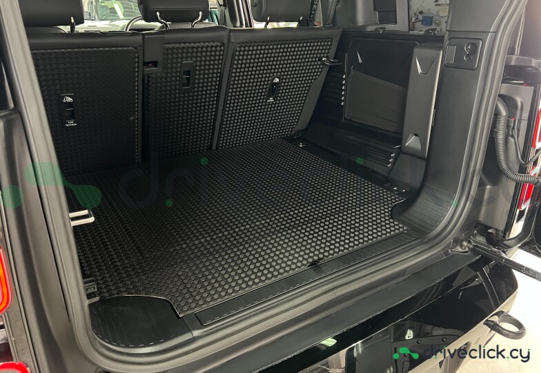 Land Rover Defender Черный