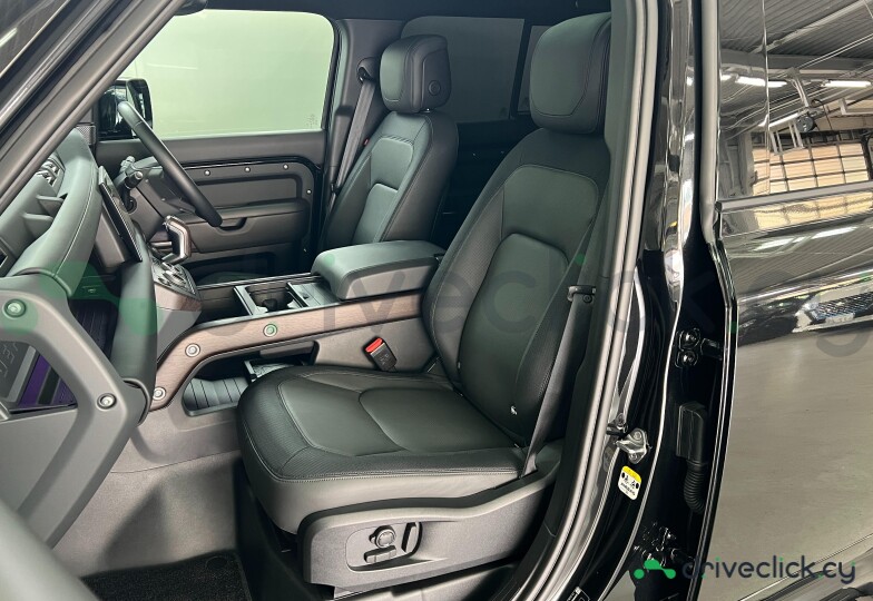 Land Rover Defender Черный