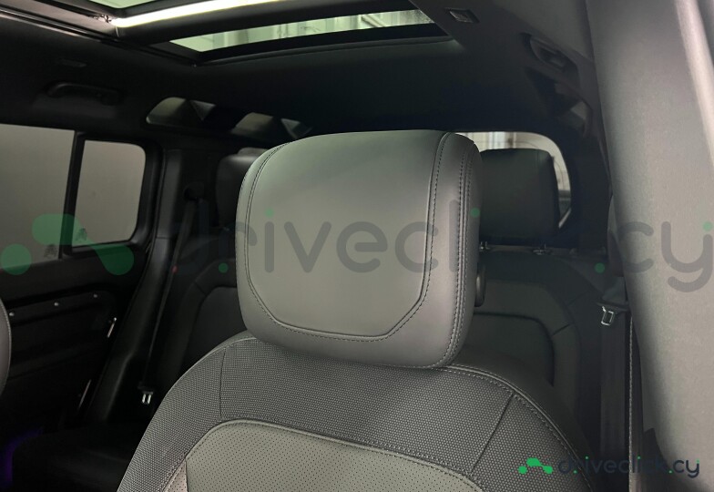 Land Rover Defender Черный