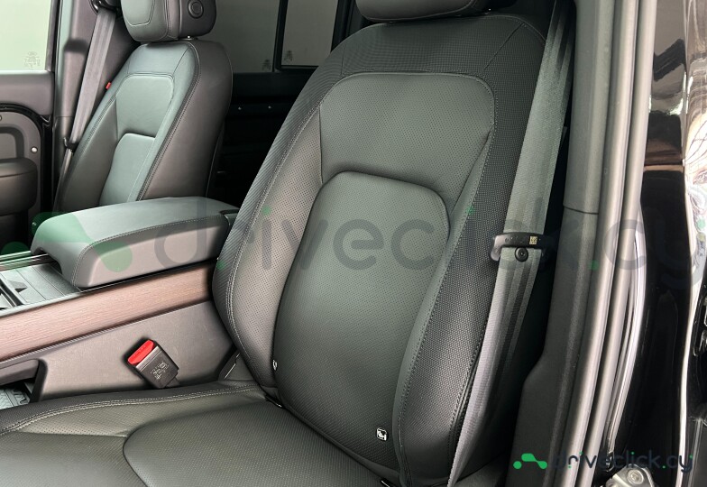 Land Rover Defender Черный