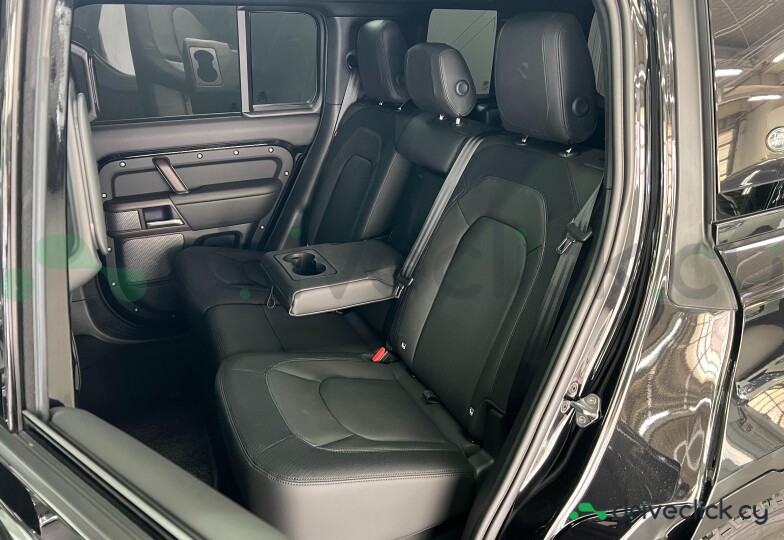 Land Rover Defender Черный