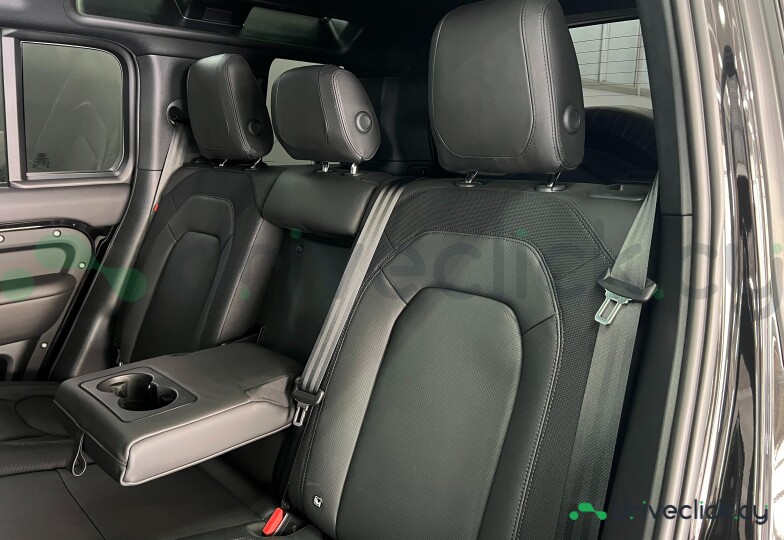 Land Rover Defender Черный