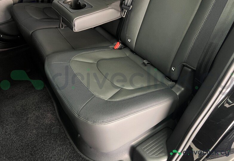 Land Rover Defender Черный