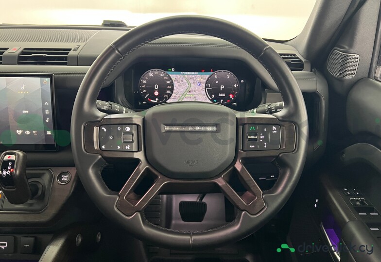 Land Rover Defender Черный