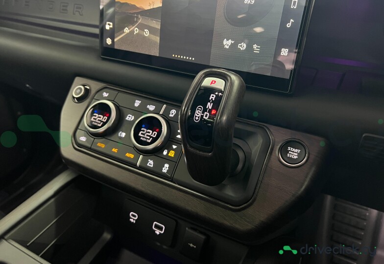 Land Rover Defender Черный