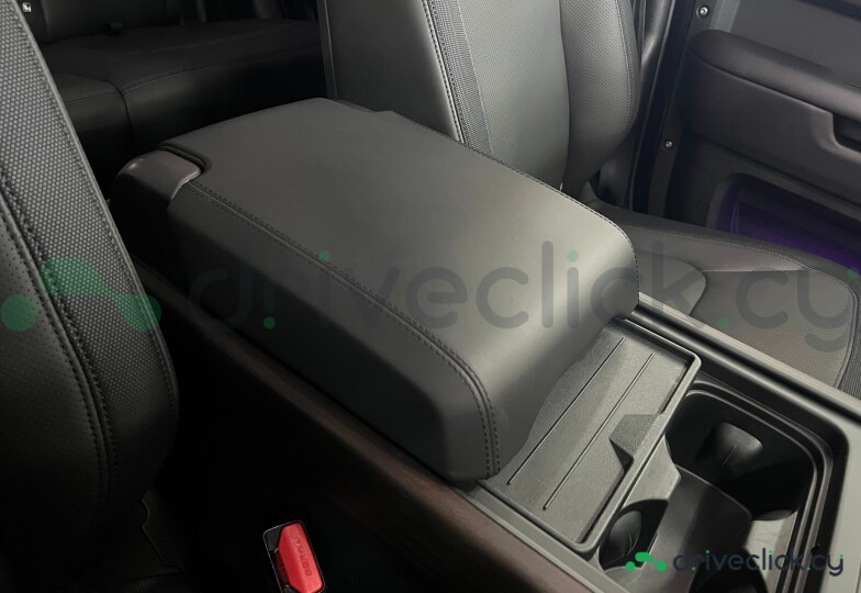 Land Rover Defender Черный